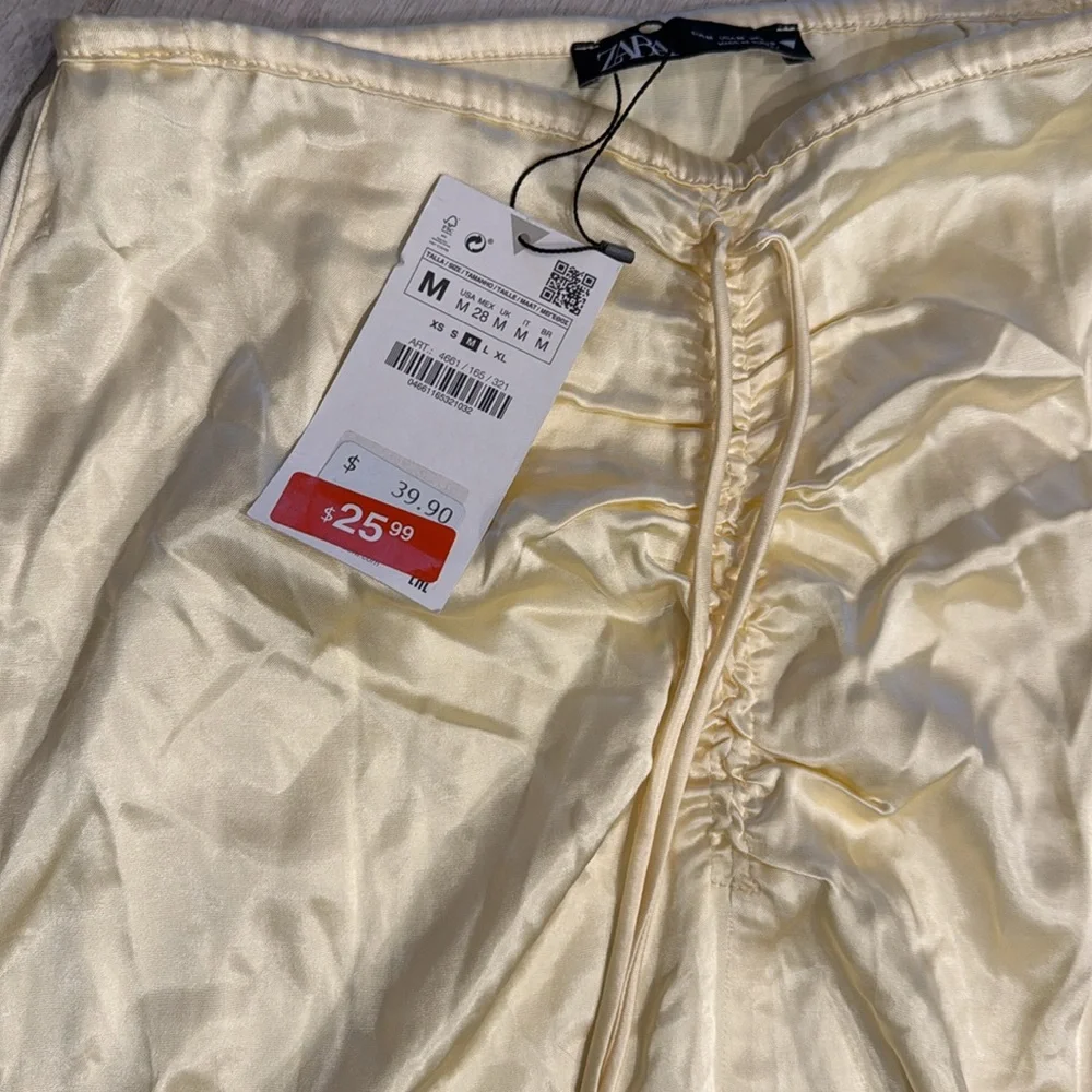 - ZARA SATIN MIDI SKIRT YELLOW ruched front slit full length 33 in sz medi… - Picture 3 of 3